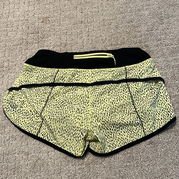Lululemon speed up shorts size 4 - Picture 2 of 3